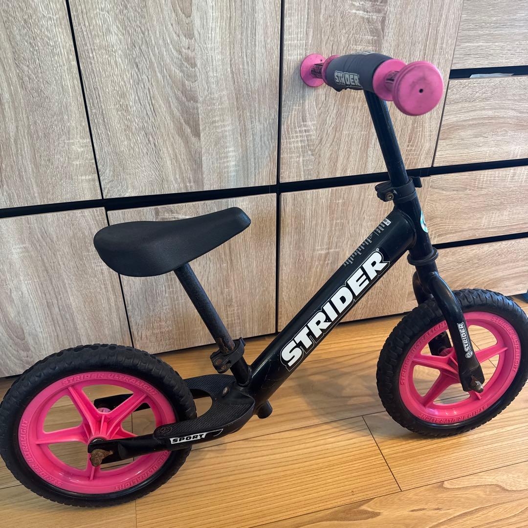 STRIDER バランスバイク 黒/ピンク 12インチ　おまけ付き