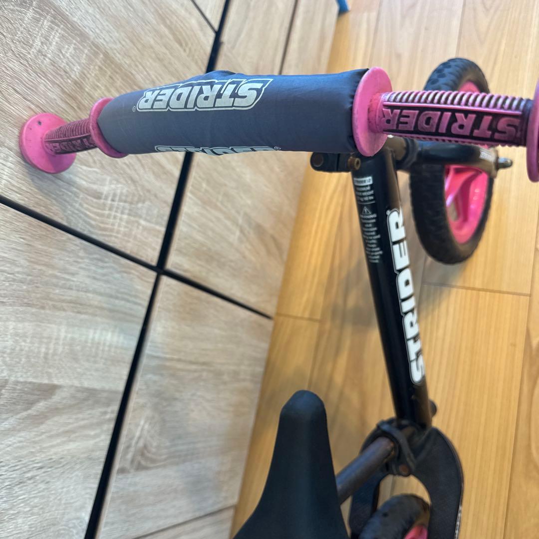 STRIDER バランスバイク 黒/ピンク 12インチ　おまけ付き