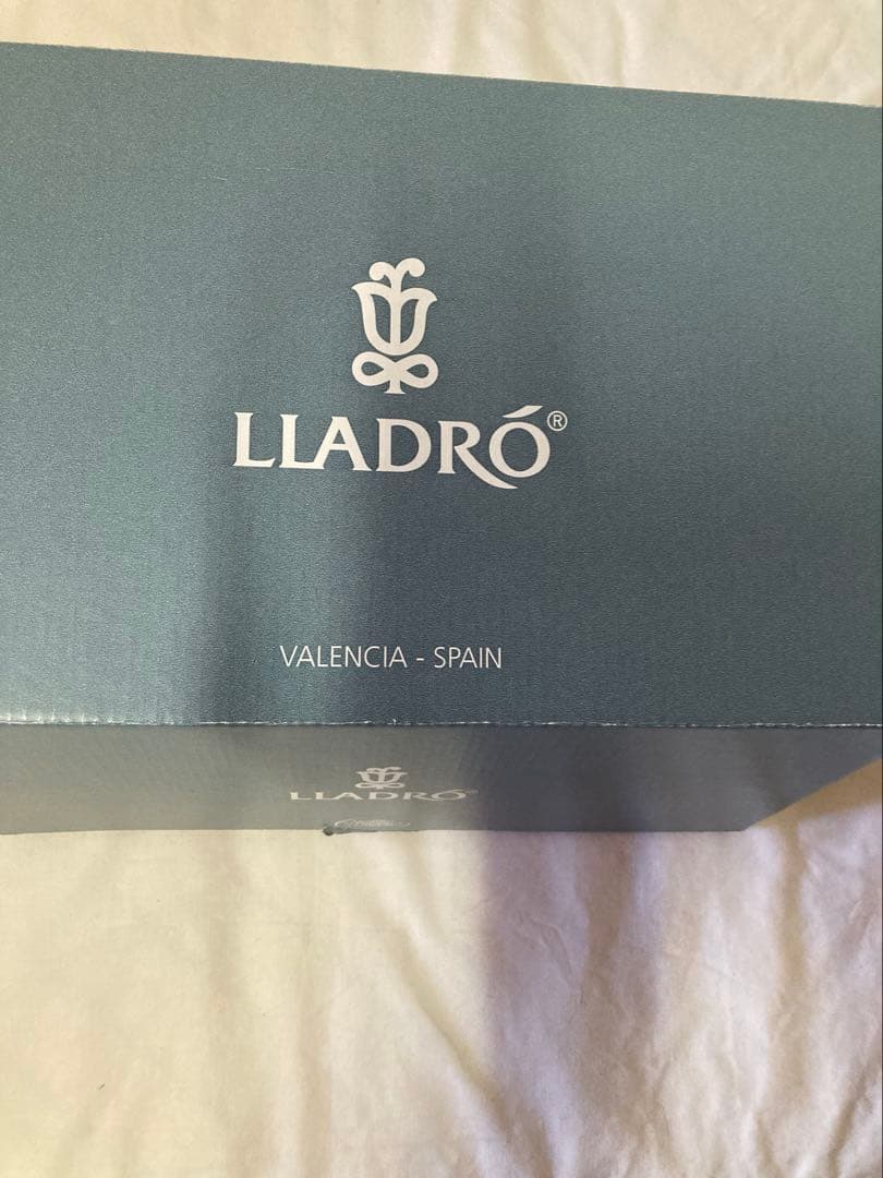 リヤドロ　ホワイトタイガー 陶器　置物