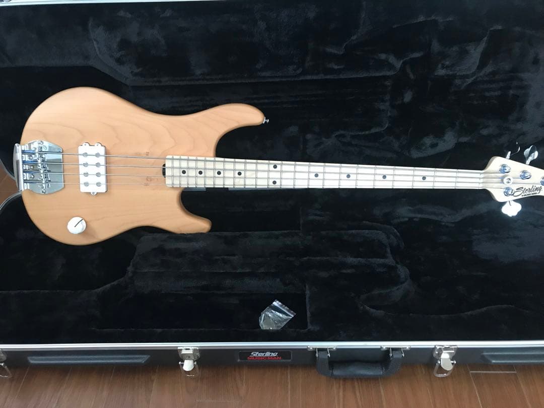 Sterling by MUSIC MAN Joe Dart ももみ