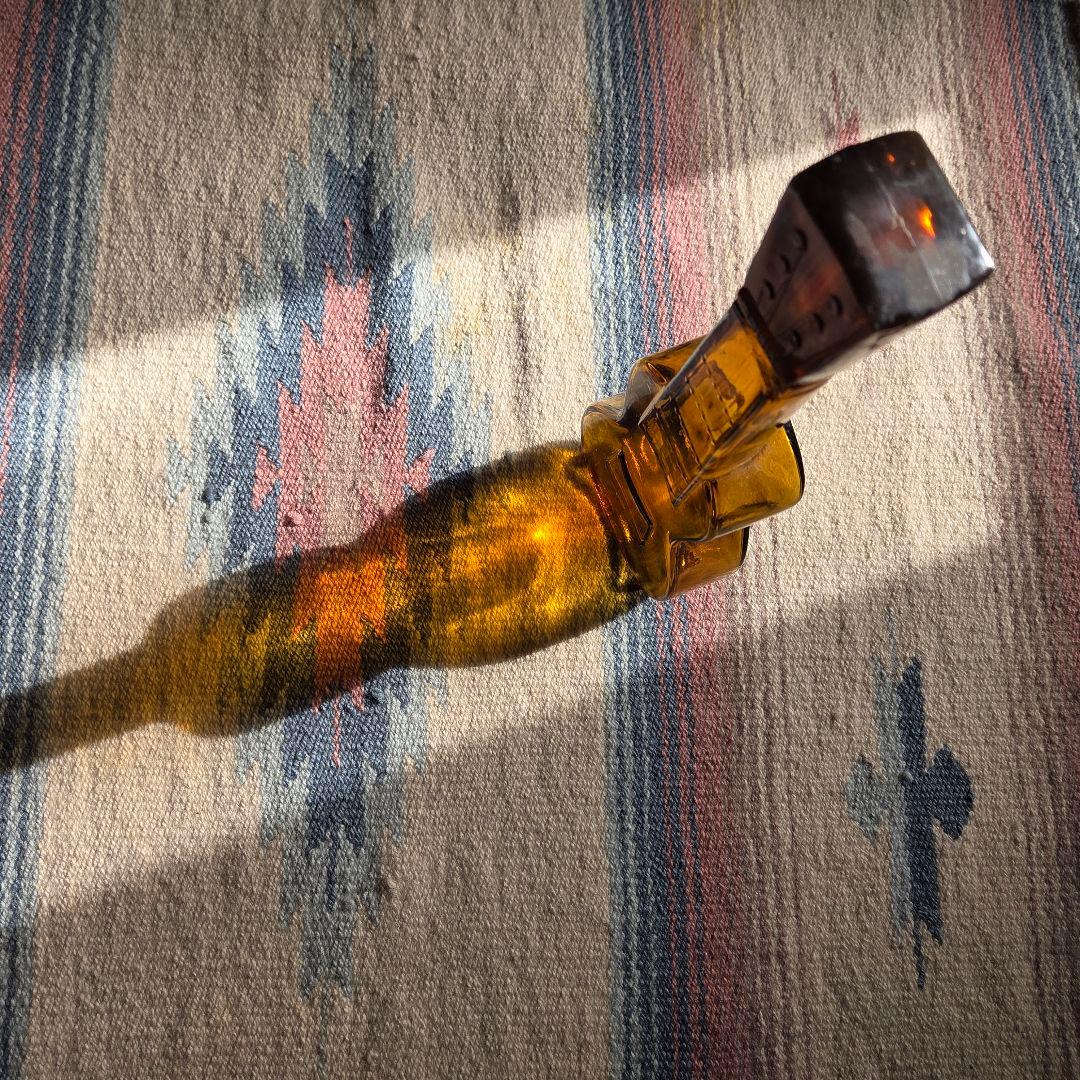 1960s スペイン製 ギター型 ヴィンテージレトロアンバーガラスボトル