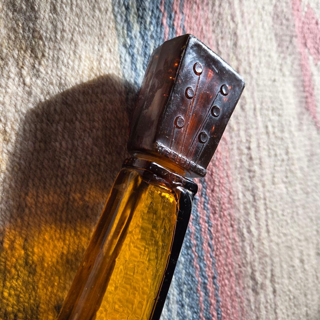 1960s スペイン製 ギター型 ヴィンテージレトロアンバーガラスボトル