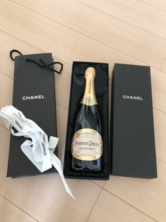 CHANEL箱入りperrierjouet