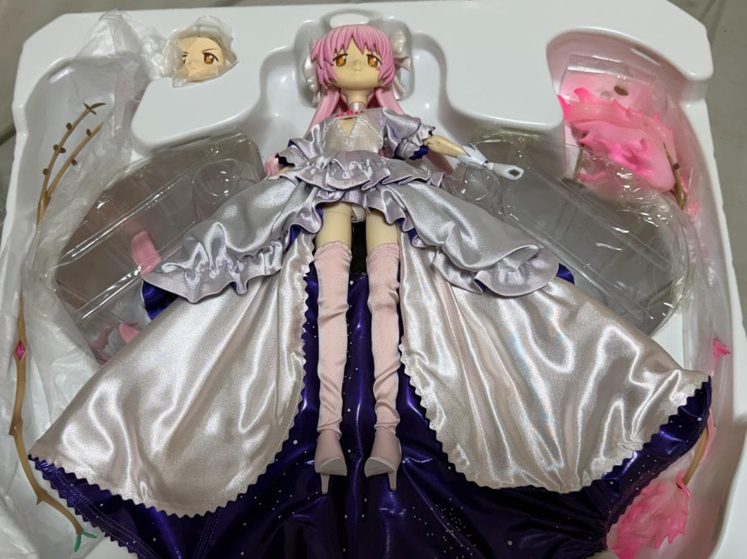 メディコムトイ　RAH アルティメットまどか　フィギュア