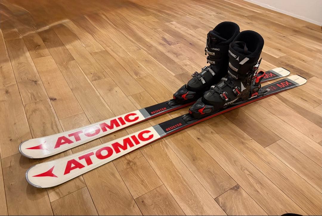 【送料込】ATOMIC スキー板とATOMIC ブーツのセット。