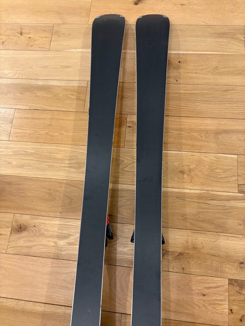 【送料込】ATOMIC スキー板とATOMIC ブーツのセット。