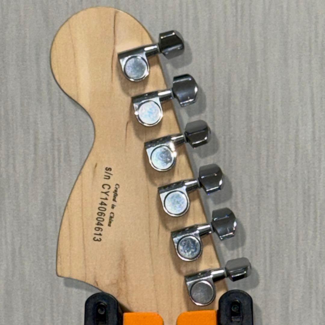 h*4様 Squier Affinity Stratocaster 色:バーガン