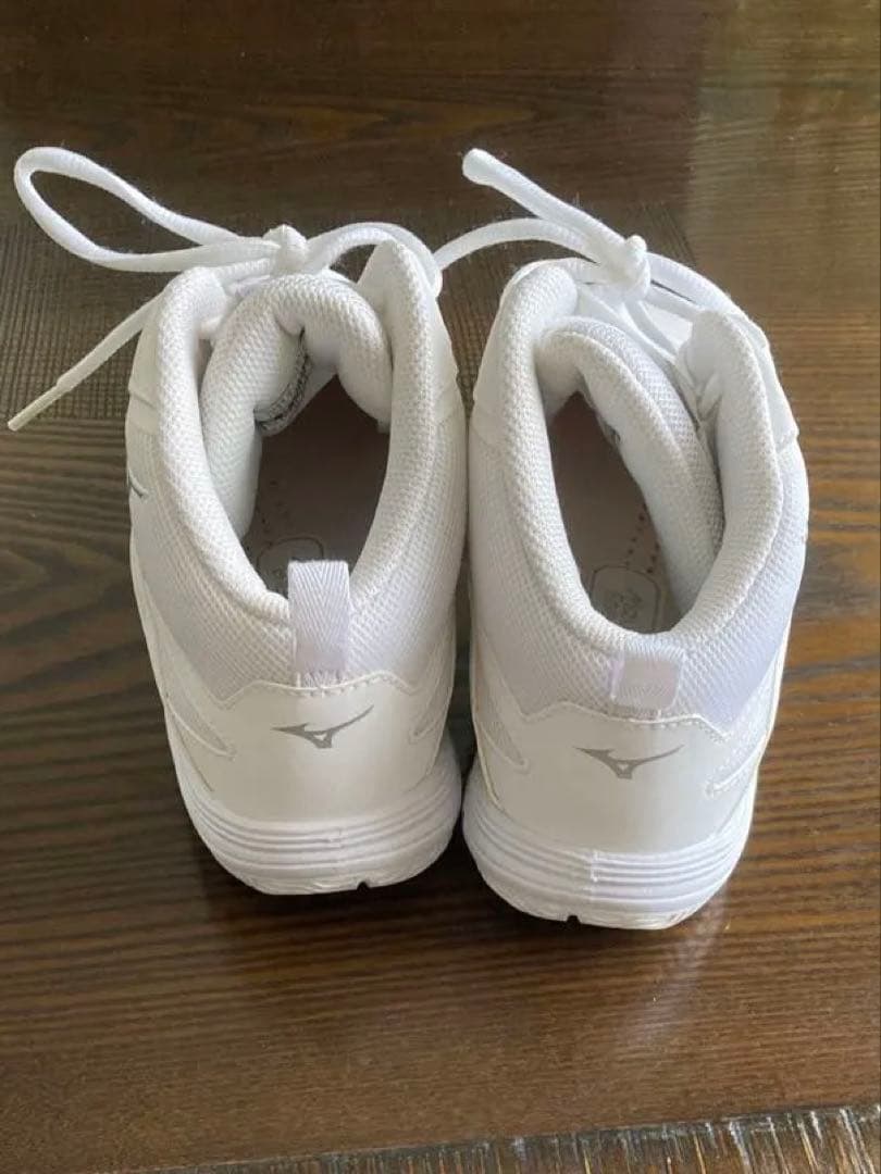 Mizuno ホワイト ハイカット トレーニングシューズ２４.5cm