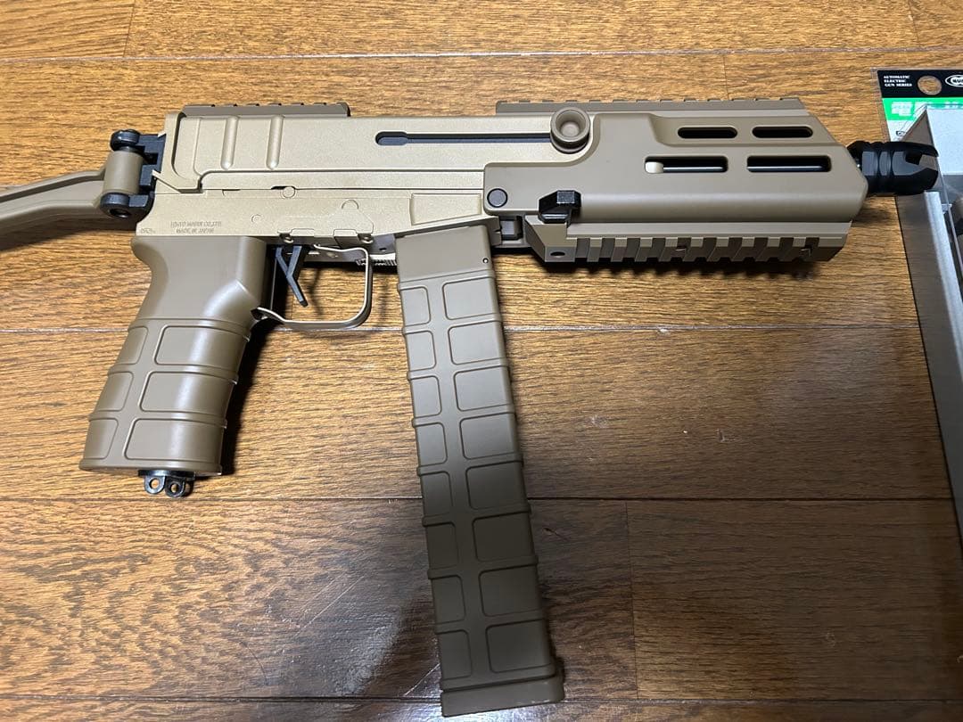 東京マルイ　スコーピオンmodタンカラー 電動ガン 260連マガジン付