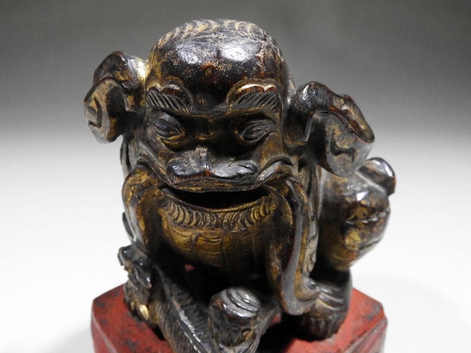 ●時代物 古木の彩色木彫 個性的 趣き 唐獅子 珍品 箱入 高さ14.5cm程度