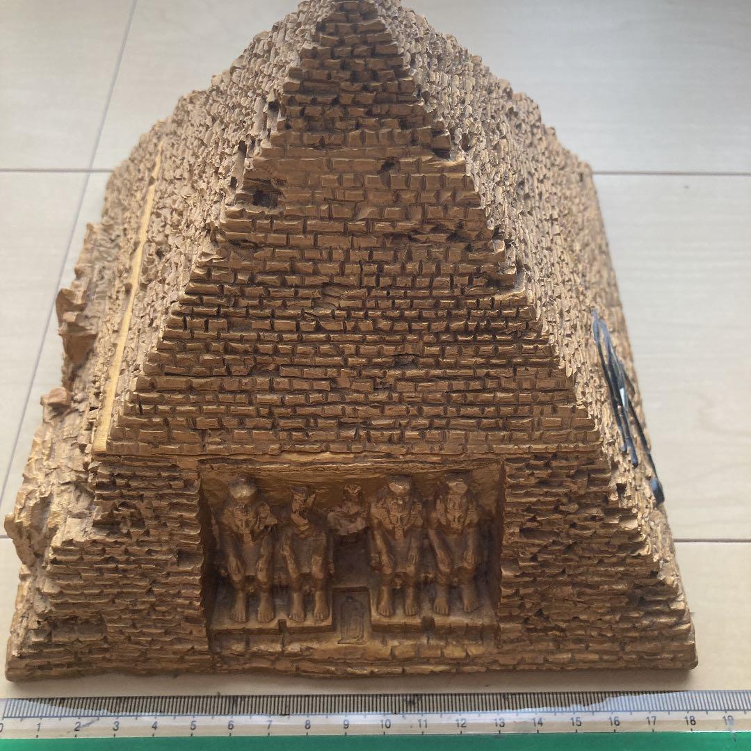 ピラミッド型置物（小物入れ）重量1・3キログラム