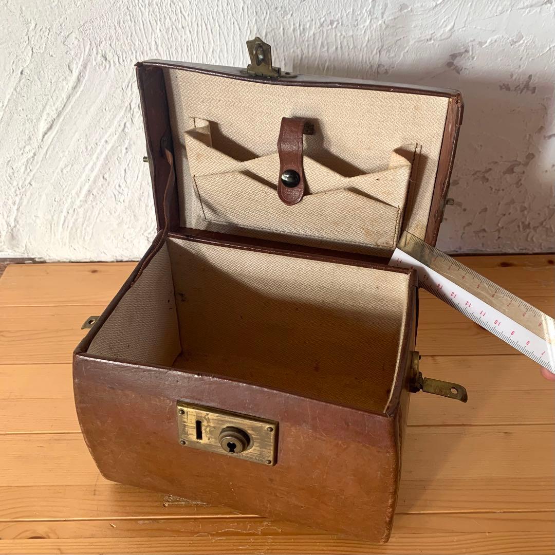 木芯革張り　小型トランク型　手提げ金庫　手提げ鞄　箱型　業務かばん　古道具