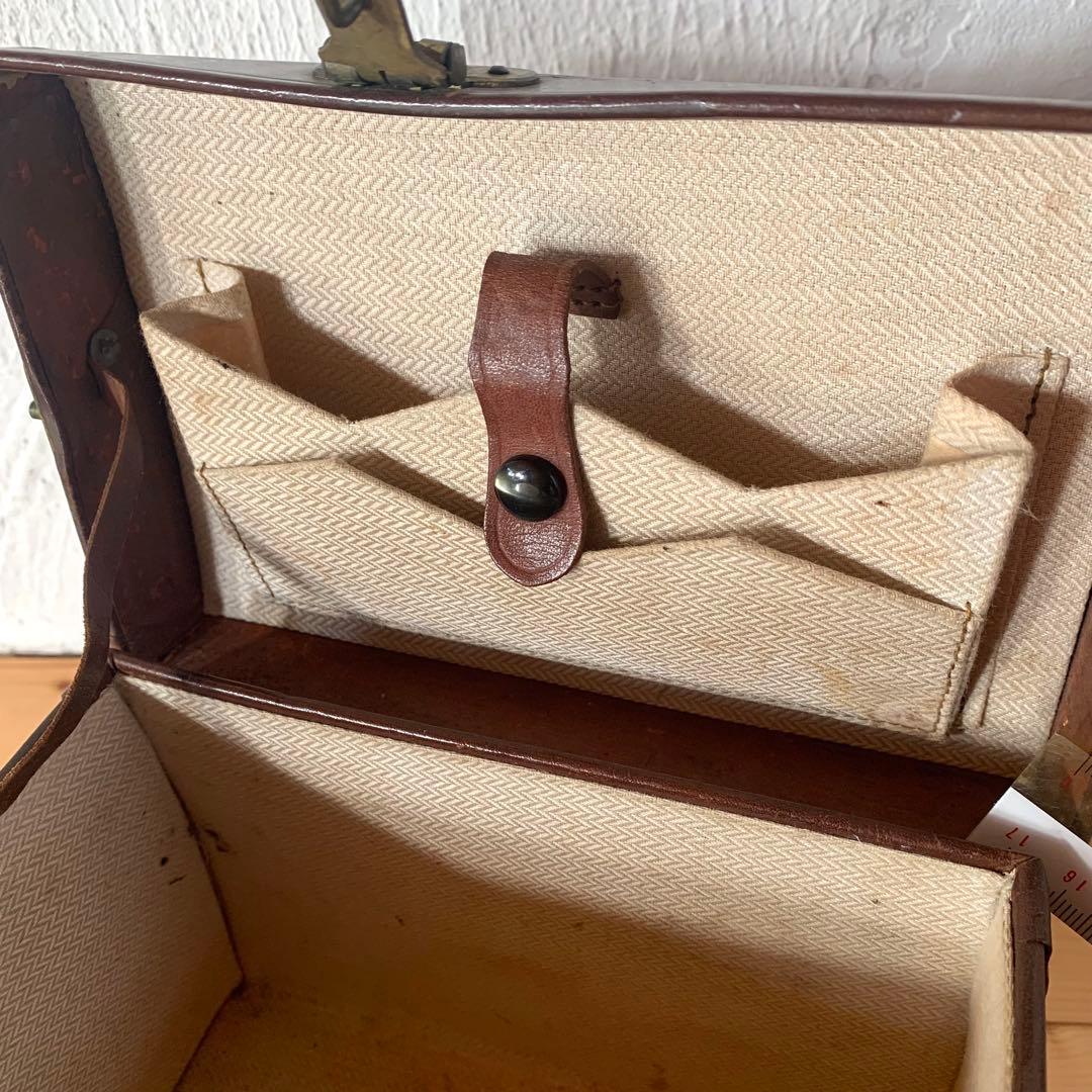 木芯革張り　小型トランク型　手提げ金庫　手提げ鞄　箱型　業務かばん　古道具