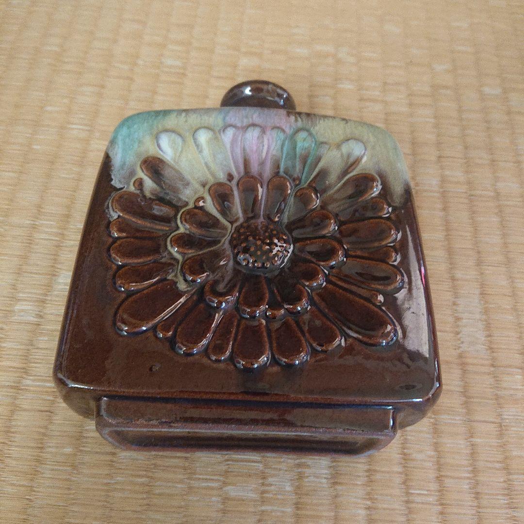 花の彫刻付き陶器ボトル古道具骨董