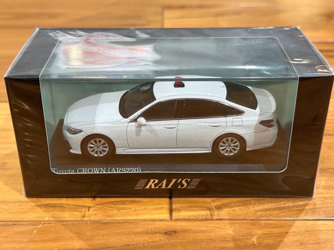 RAI'S 警視庁交通機動隊 220系クラウン 白 覆面パトカー