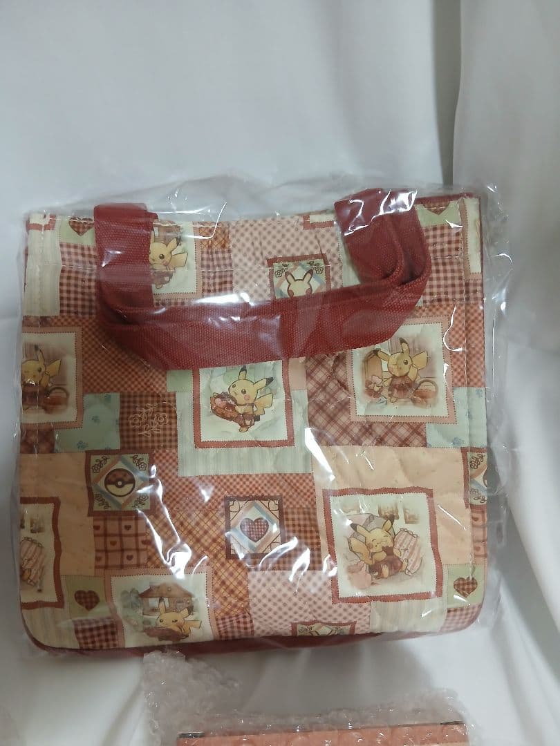 Pikachu’s Sweet Delivery ピカチュウ マグカップポーチ