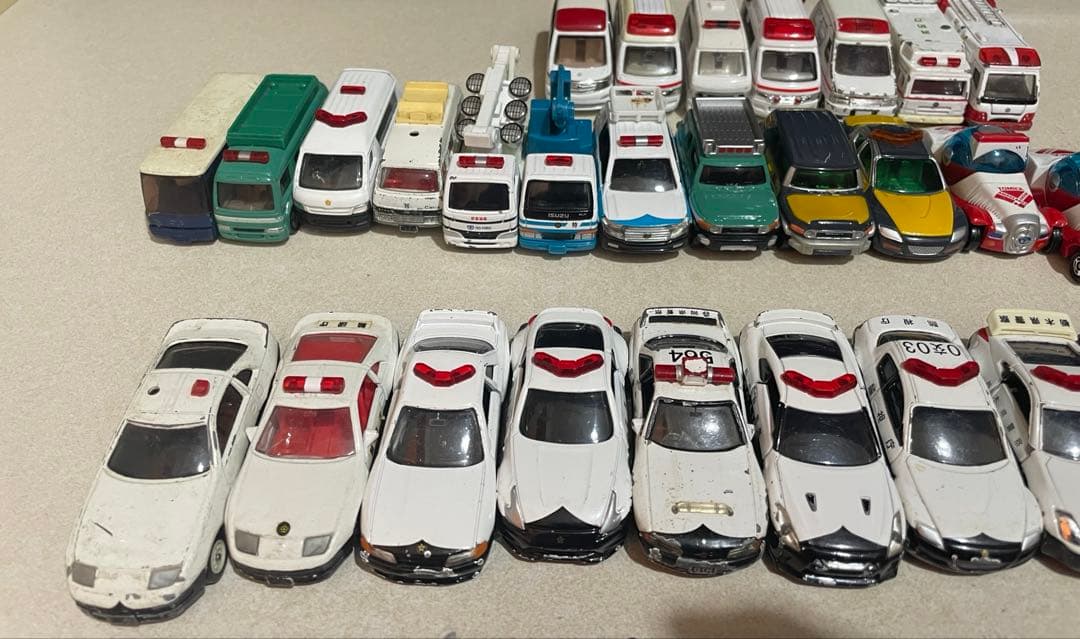 トミカ救急車•警察車両系　ミニカーまとめ売り54台セット