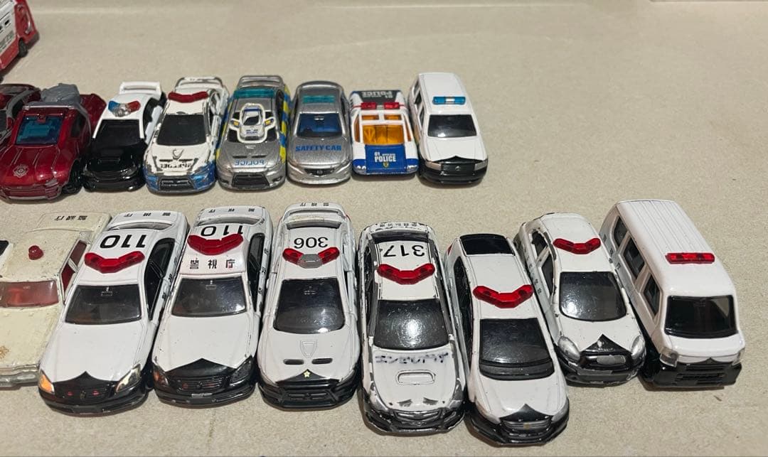 トミカ救急車•警察車両系　ミニカーまとめ売り54台セット