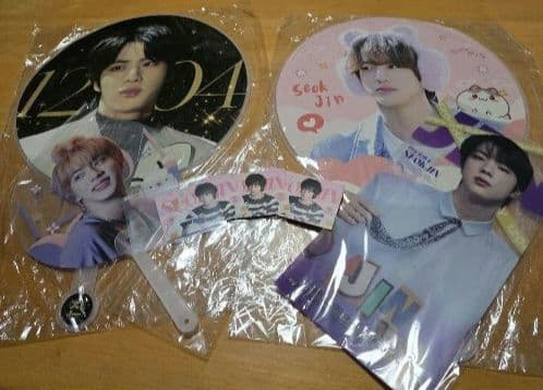 RUNSEOKJIN BTS ジン ウット キーリング ギターチャーム 仁川