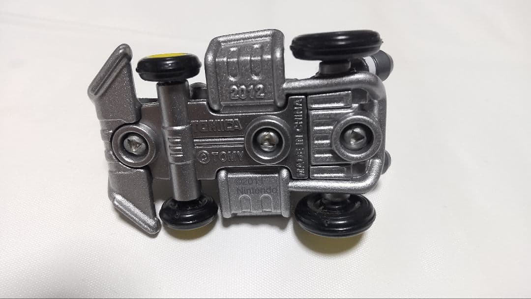 トミカ　ミニカー　マリオ　メタルマリオ　マリオカート