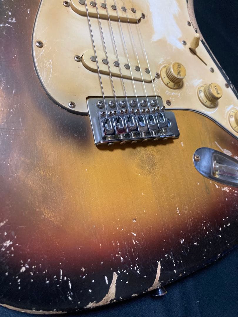 早い者勝ち　ストラトキャスタータイプ　ニトロセルロースラッカー塗装