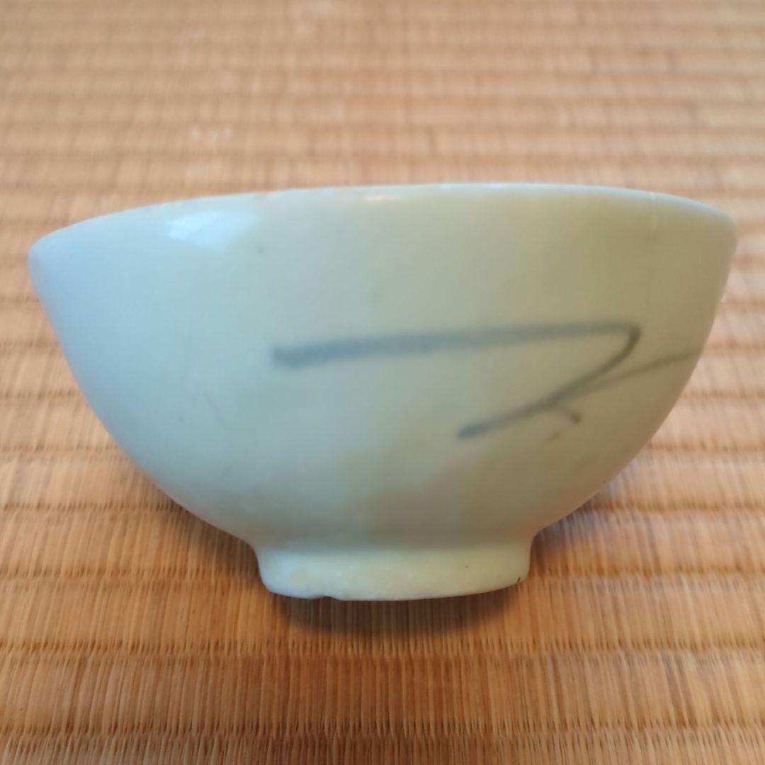 淡い青色の陶器茶碗　おわん　直径約10cm　初期伊万里　骨董　古美術