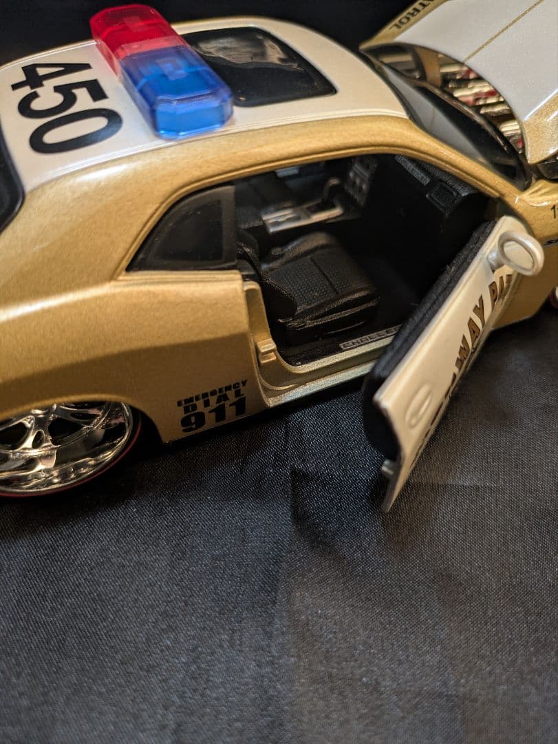 MAISTO　ダッジ　チャレンジャー　ハイウェイパトロール　パトカー　1/24