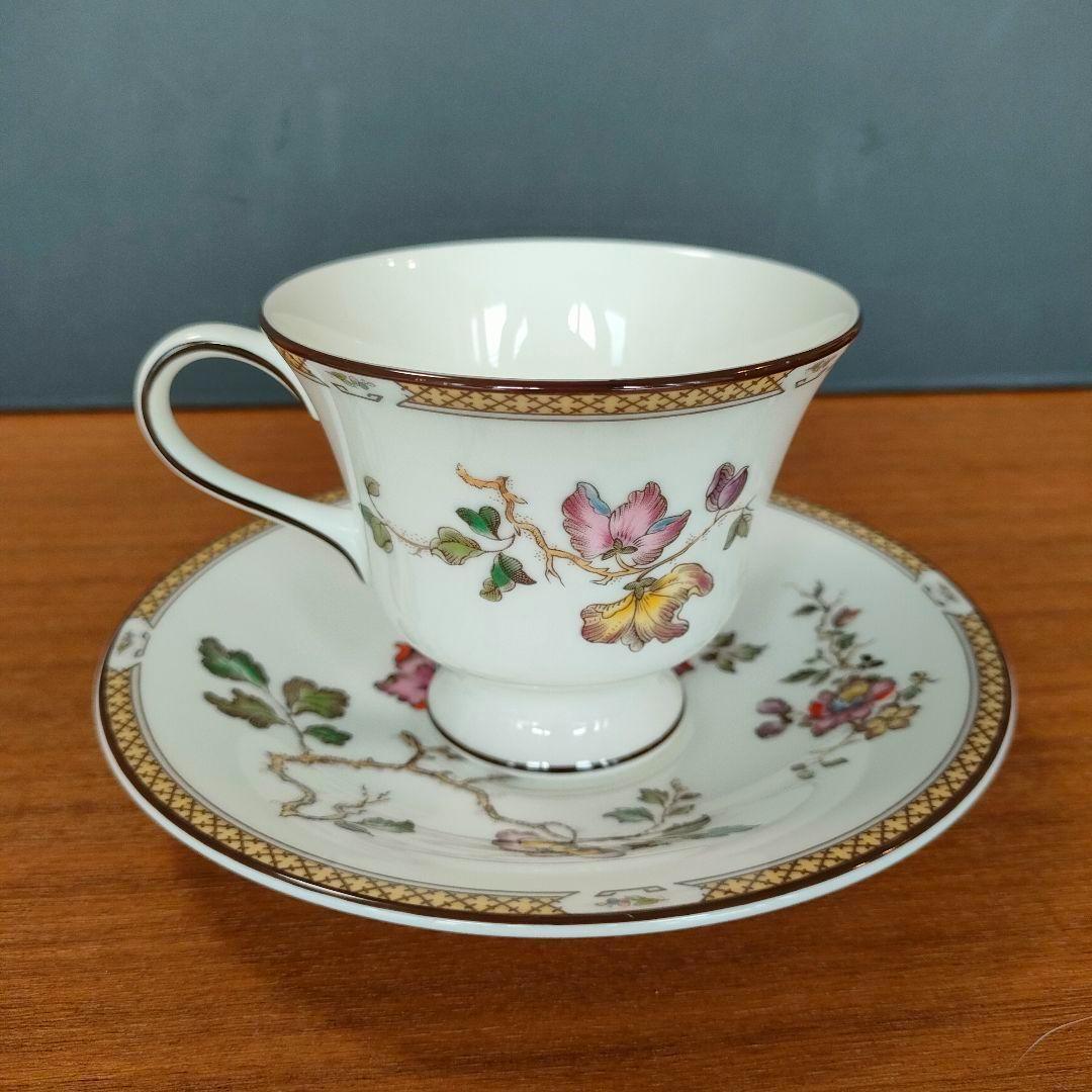 美品★ウェッジウッド 黒壺 カップ＆ソーサー スワロー シノズワリ