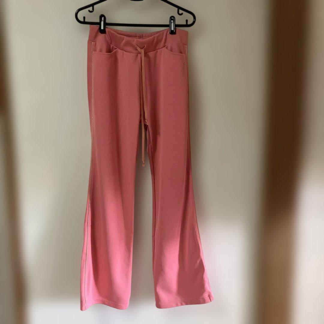 ELLESSE ジャージセットアップ ピンク パンツバックロゴ刺繍 レディースＭ