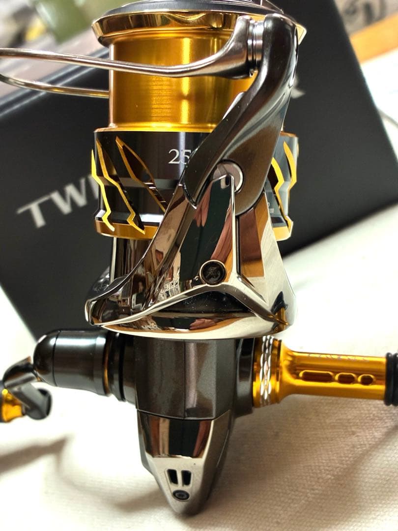 【機関良好】シマノ リール20ツインパワー2500S【カスタム品】