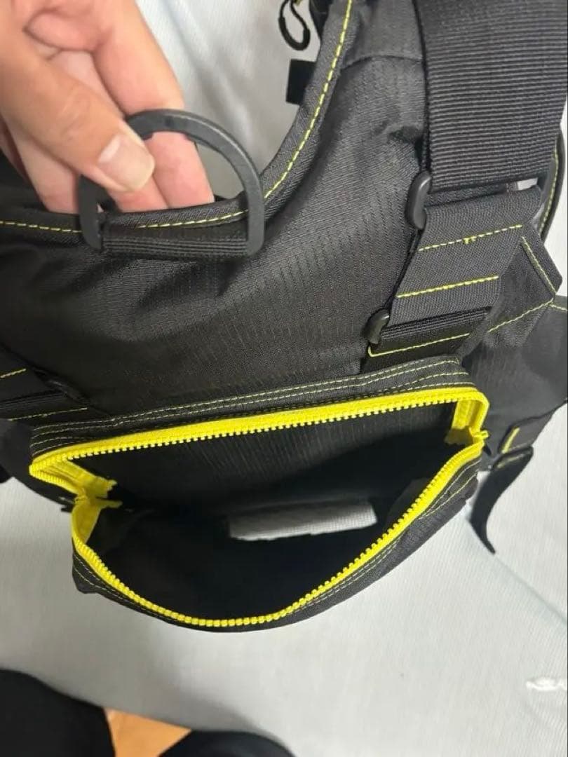 Daiwa フィッシングベスト 黒/黄色 カモフラージュ