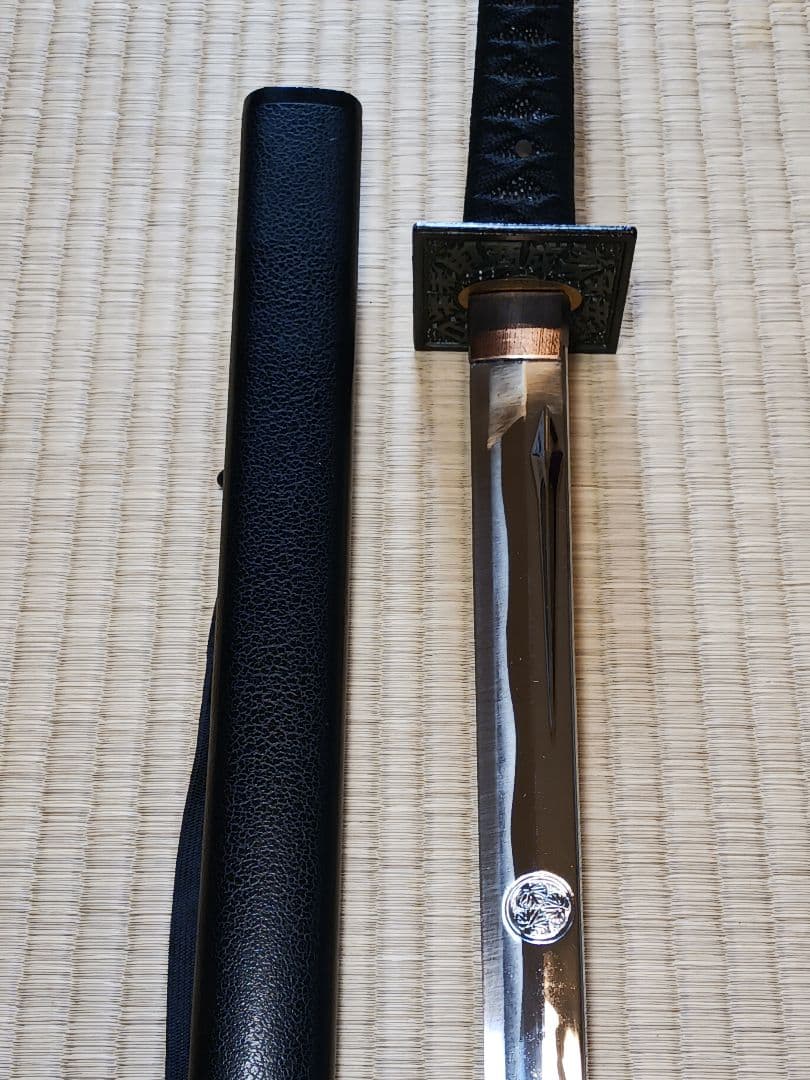 忍者刀、(服部半蔵)　徳川家拝領刀.写、葵.勝龍彫り、のたれ刃文、(手裏剣付き)