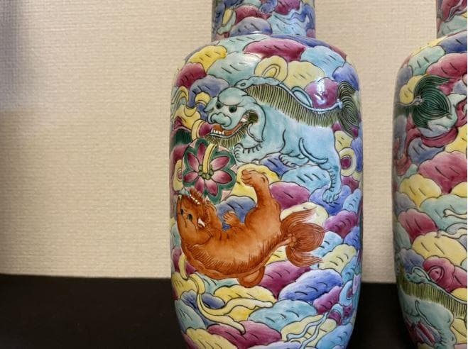 【海】中国美術品  大清道光年製在銘　粉彩獅子図花瓶　九獅子花瓶　2本　希少美品