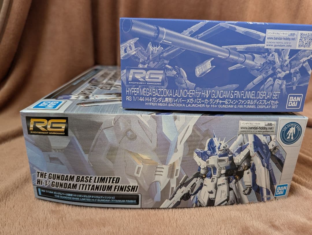 RG Hi-νガンダム(チタニウムフィニッシュ)+ハイパーメガバズーカランチャー