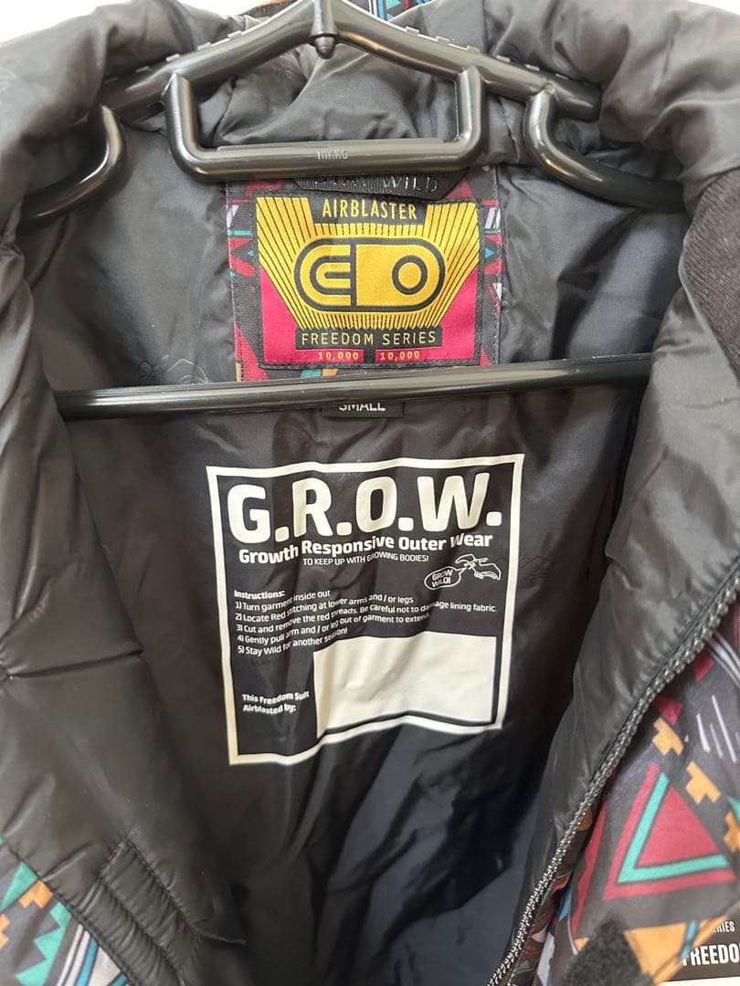 エアブラスター　キッズ　スノーウェア　Ｓ　新品未使用　110〜120