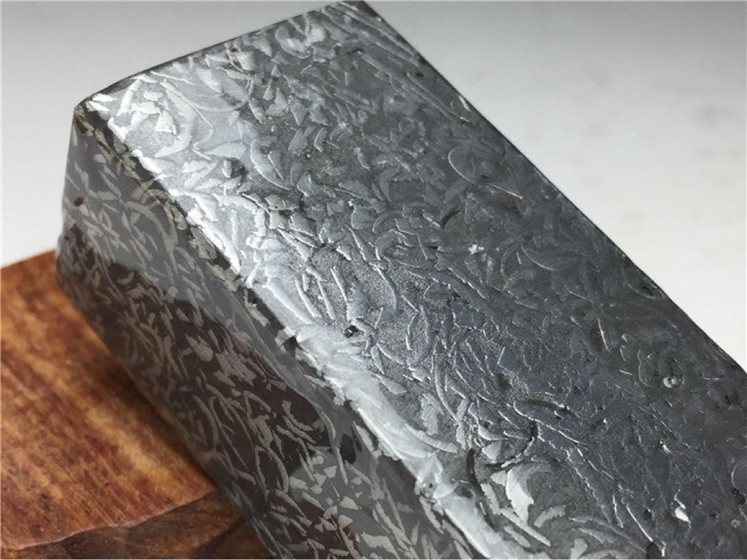 ☆ 希少 鉄隕石・ムオニオナルスタ 隕石ブロック　　磁石に付く コーティング済！