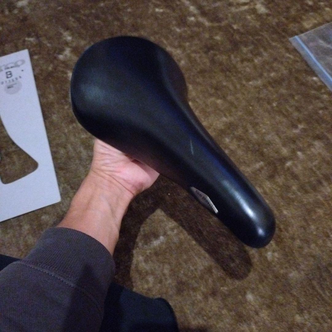 K*P様 SELLE SAN MARCO ROLLS チタン　ブラックサドル