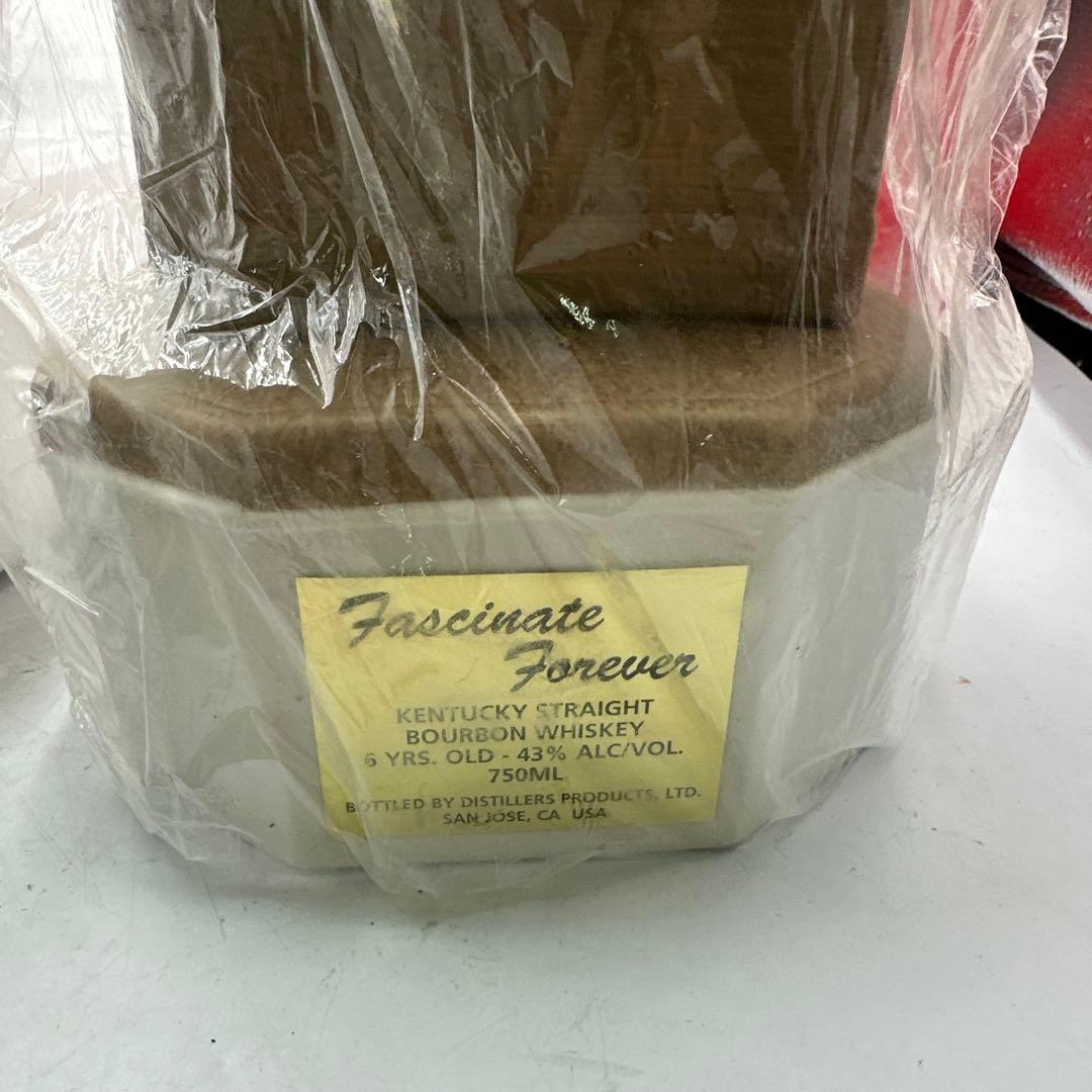 古酒　未開栓　箱付き　マリリンモンロー『７年目の浮気』バーボンウイスキー