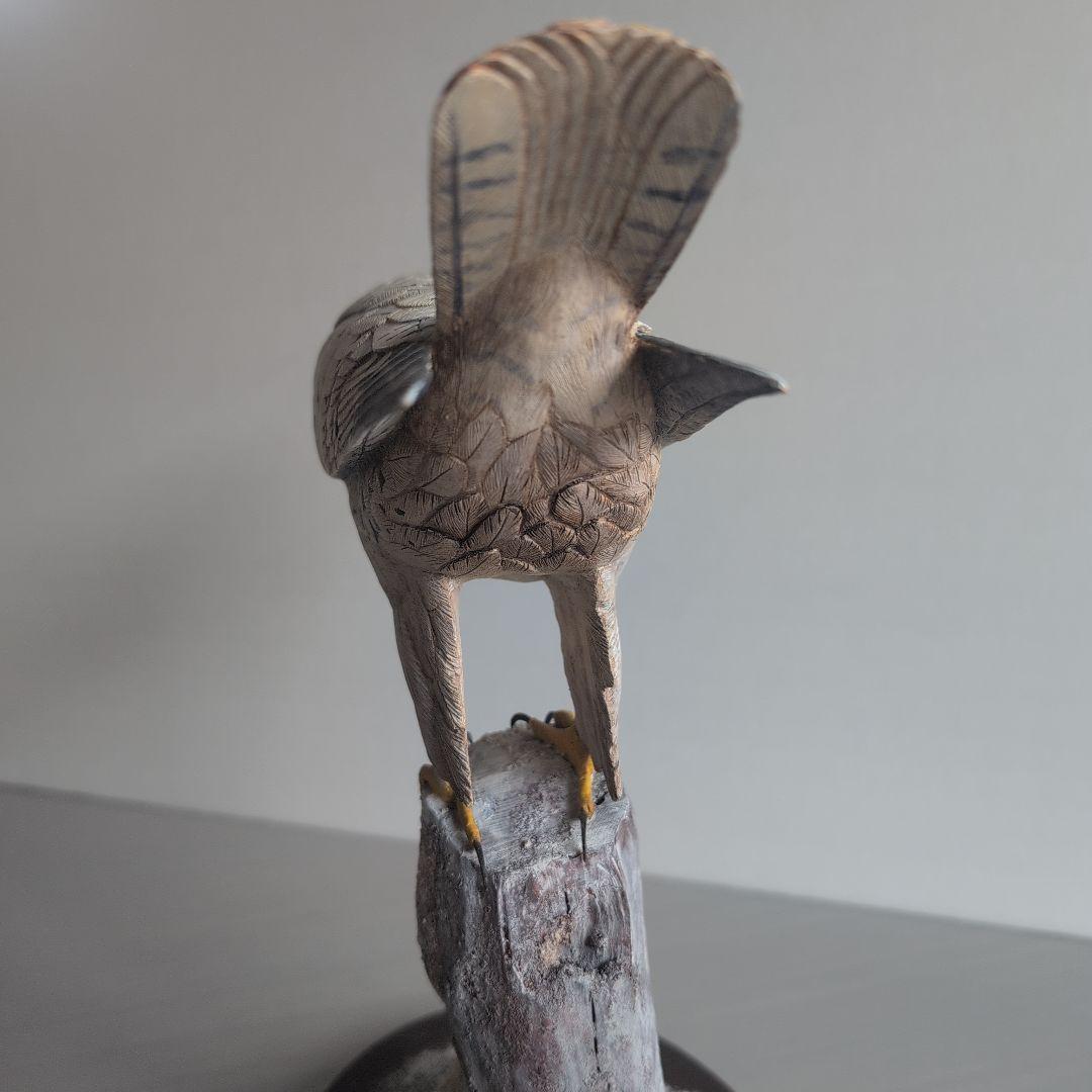 猛禽類の彫刻　　シロハヤブサ 　　バードカービング　木彫りの野鳥　野鳥彫刻