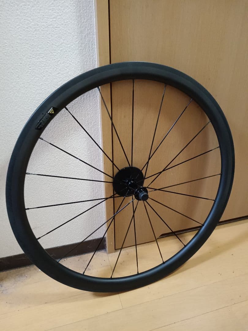 カーボンクリンチャータイヤホイール 黒