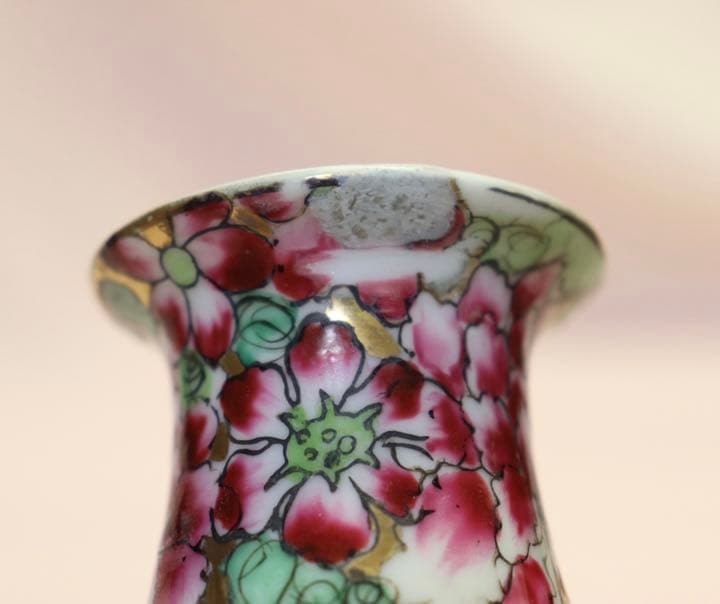 中国　民国期　粉彩角瓶1対　乾隆年製銘　送料込み0629