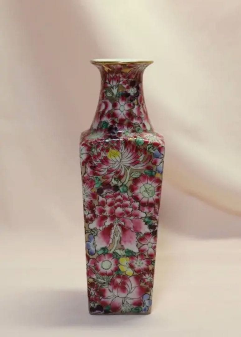 中国　民国期　粉彩角瓶1対　乾隆年製銘　送料込み0629
