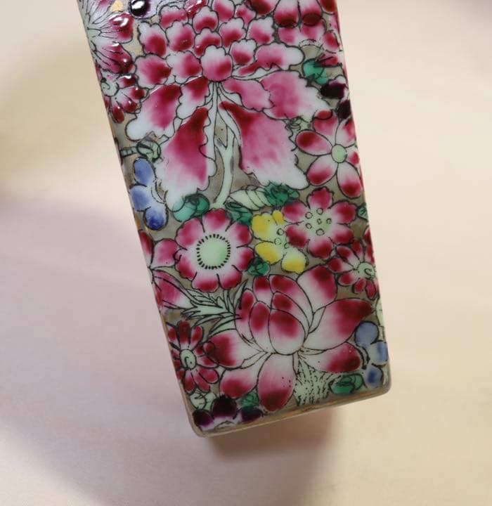 中国　民国期　粉彩角瓶1対　乾隆年製銘　送料込み0629