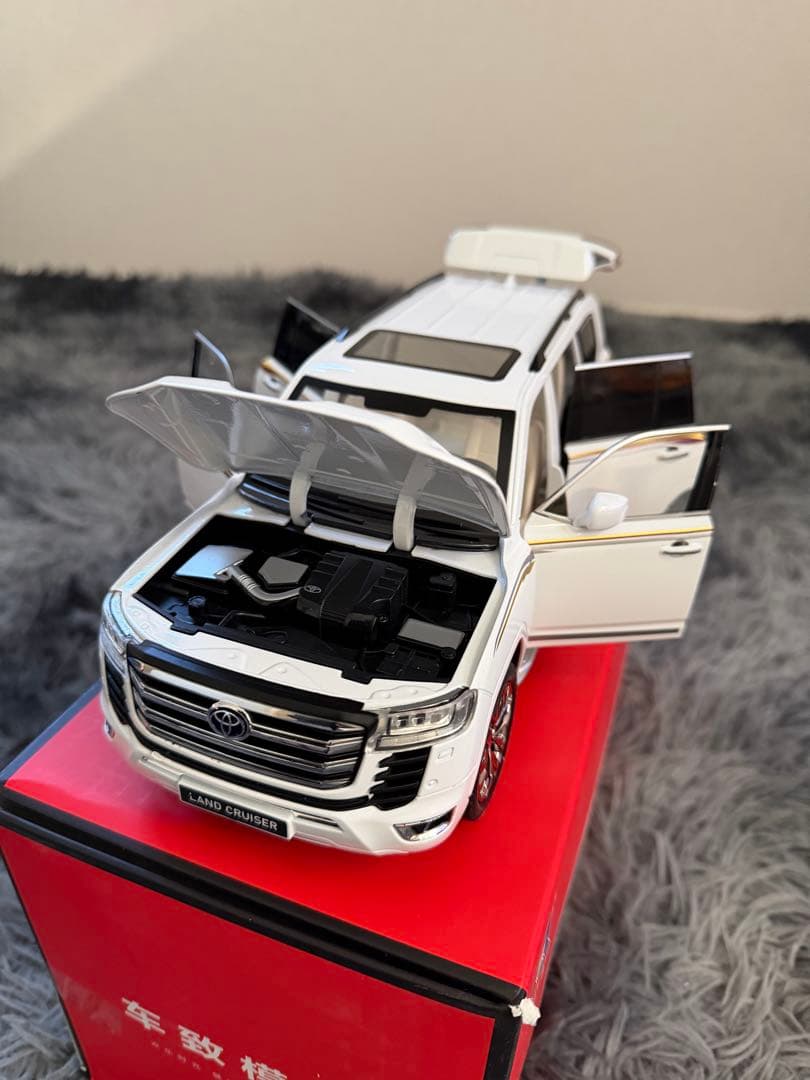 これ以上は値下げ出来かねますトヨタ ランドクルーザー 300 1/18 ホワイト