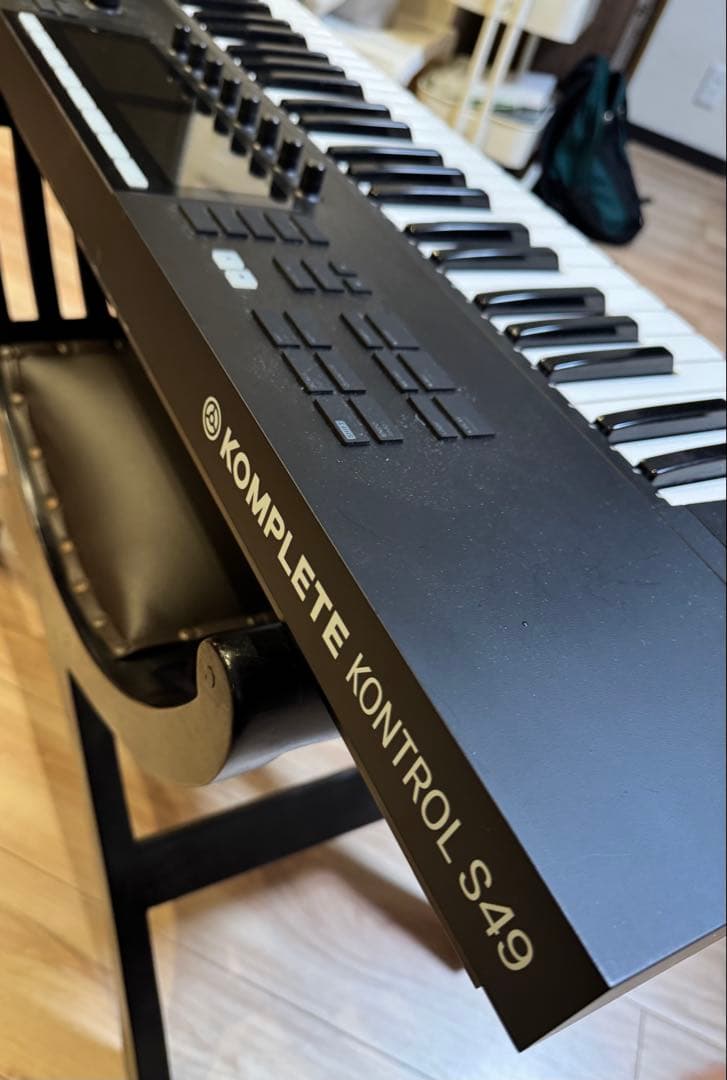 KOMPLETE KONTROL S49 MIDIキーボード