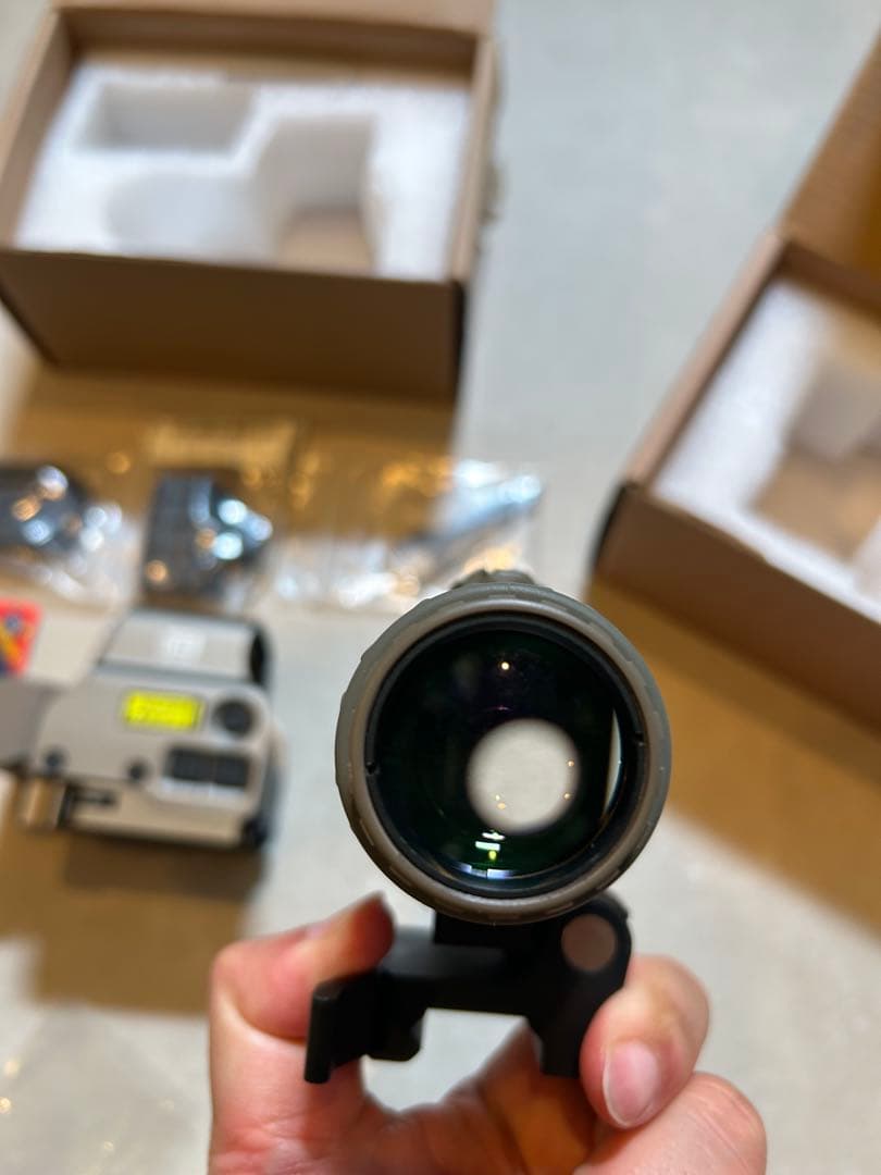 EVOLUTION GEAR製マグニファイア ドットサイトFDEカラー