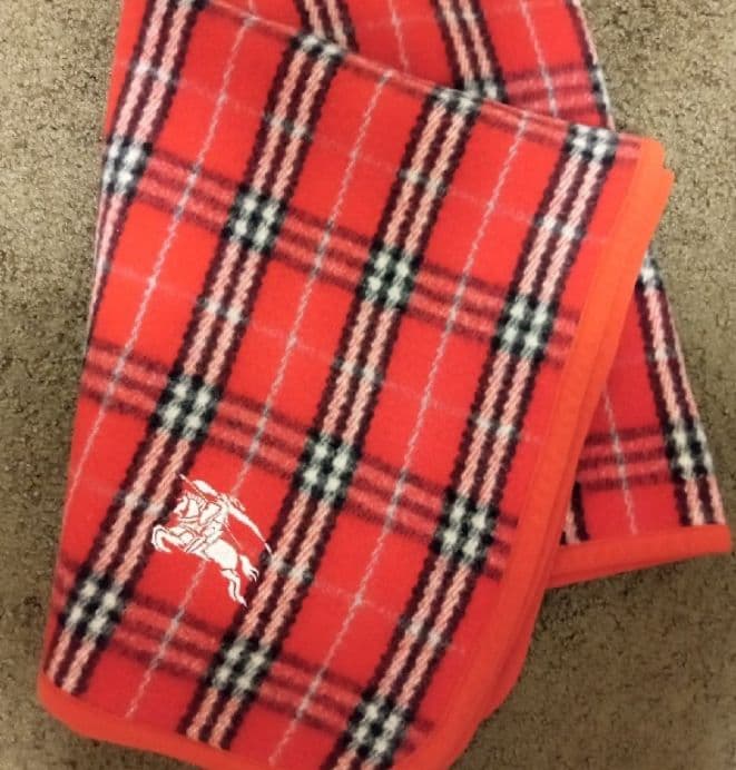 BURBERRYバーバリー　ウール100%ブランケット厚手（レッド）