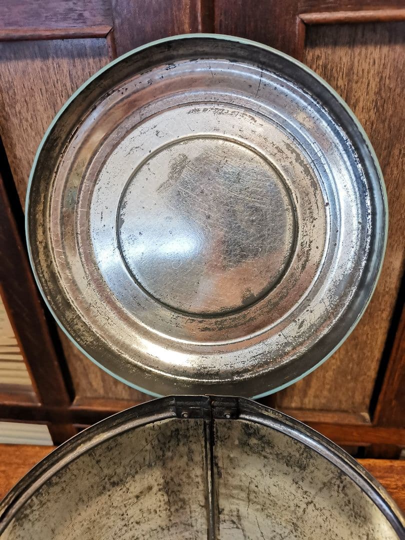 イギリス アンティーク フラワー缶 ホワイト・ブルーｔａｌａ社