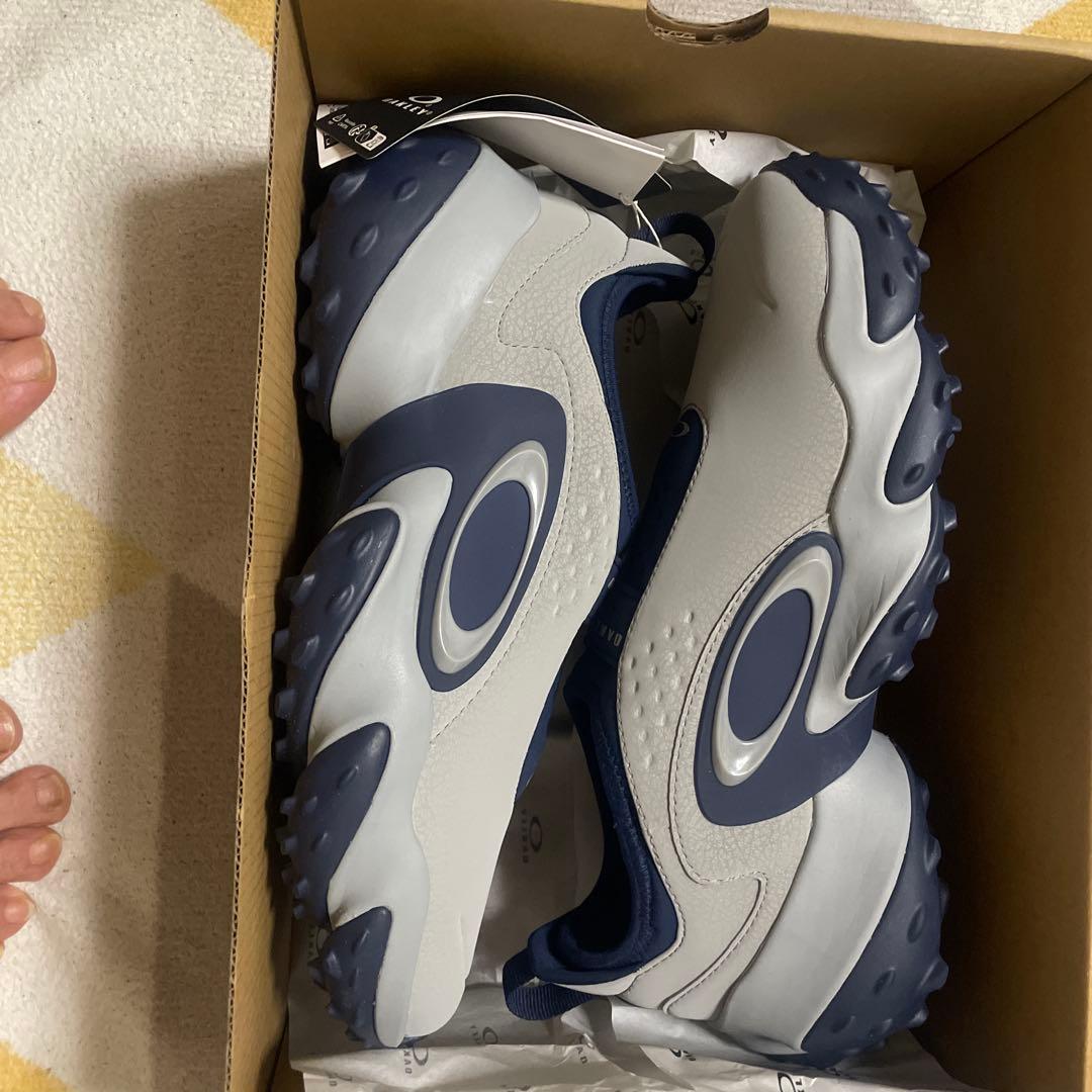 オークリスニーカー新品未使用タッグ付き26.5