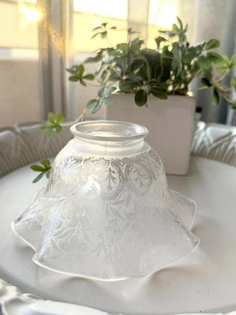 ③　英国アンティーク　エッチングガラス　ボタニカル　ランプシェード